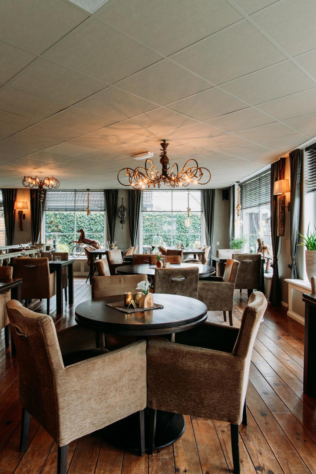 De Stobbe Hotel & Suites Ruinen Exterior photo